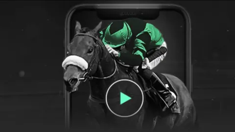 齐尔克泽精准横传，霍伊伦射门错失良机