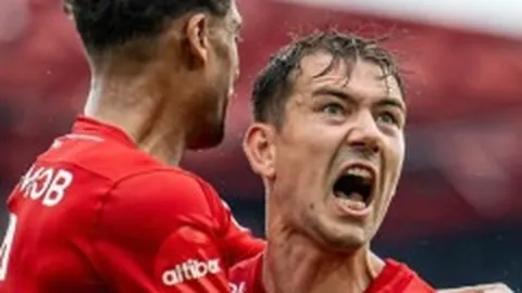 新疆雪域狂欢：国际博主同品飘雪风情